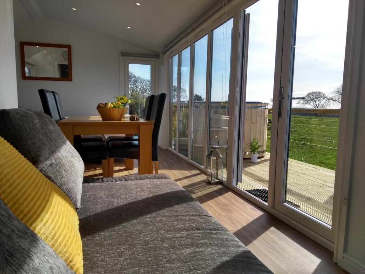 Cleeves Cabins Arran Luxury Lodge With Hot Tub Dalry  Exterior foto