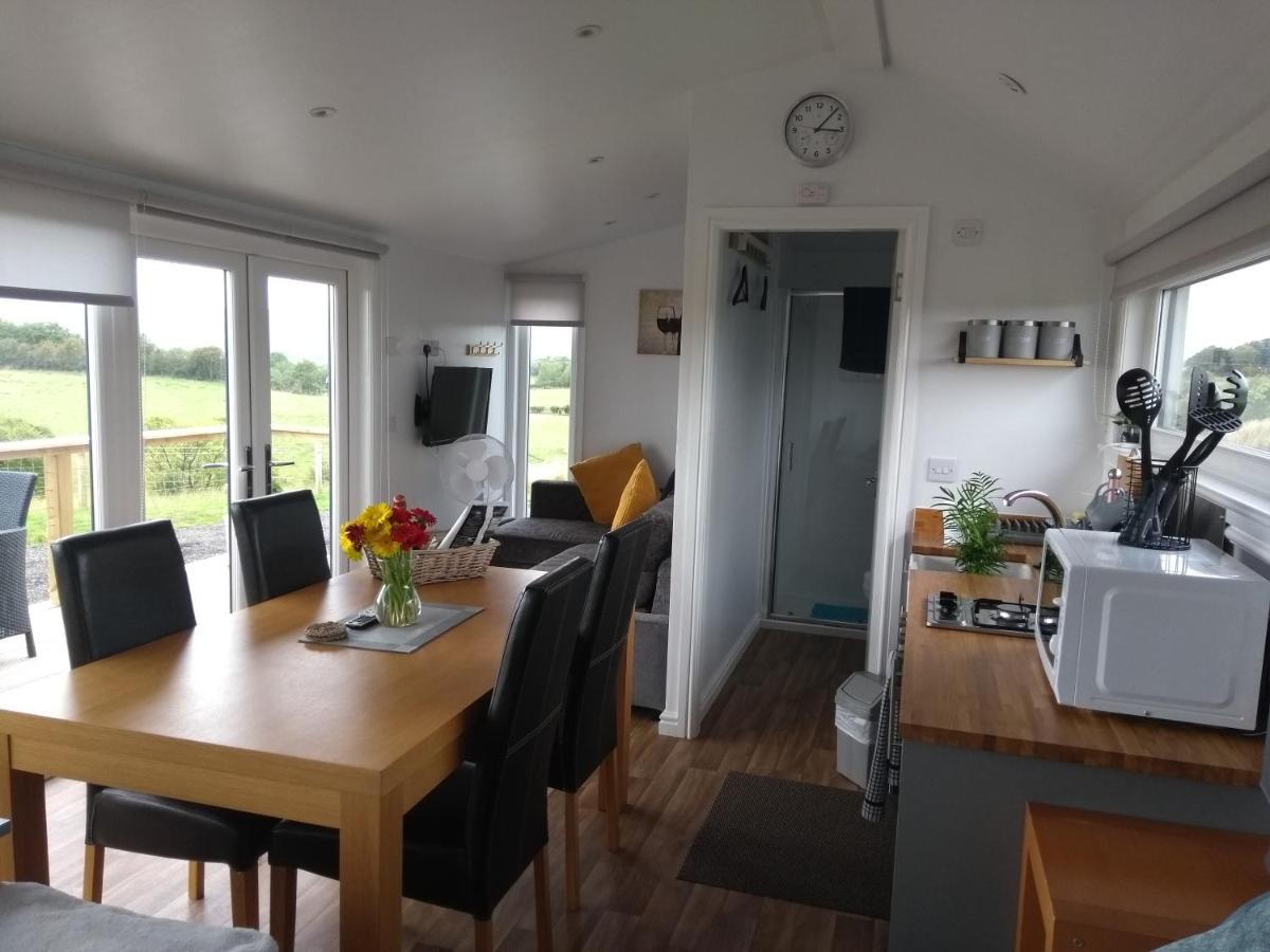 Cleeves Cabins Arran Luxury Lodge With Hot Tub Dalry  Exterior foto